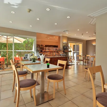 Le Petit Hotel 3*
